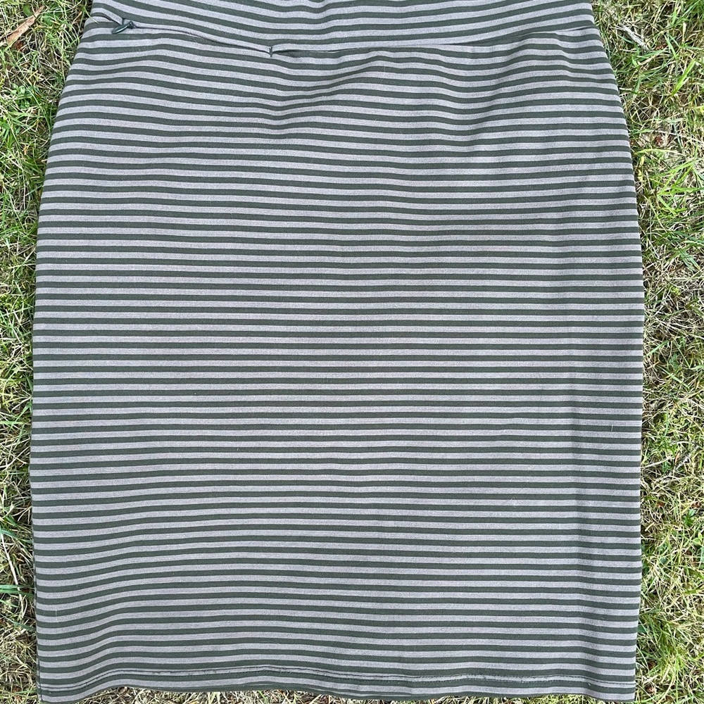 Toad&Co Women's Striped Pencil Skirt - Gray and Black. Size Medium